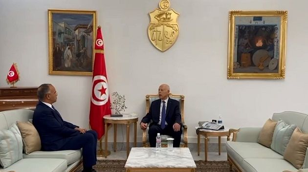 في إجتماع برئيس الحكومة: رئيس الدولة يؤكد على 