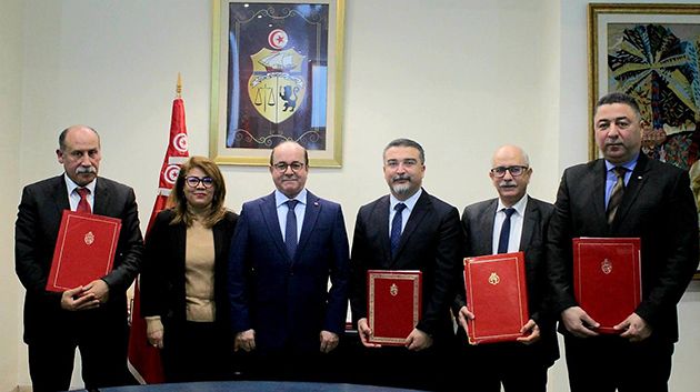 وزارة السياحة: إمضاء عقود الأهداف و عقود برامج المؤسسات و المنشآت العمومية