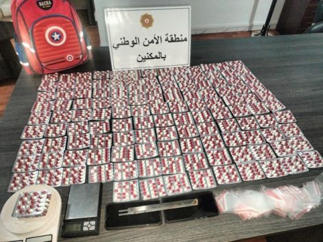 القبض على مروج مخدرات وبحوزته 2000 قرص مخدر