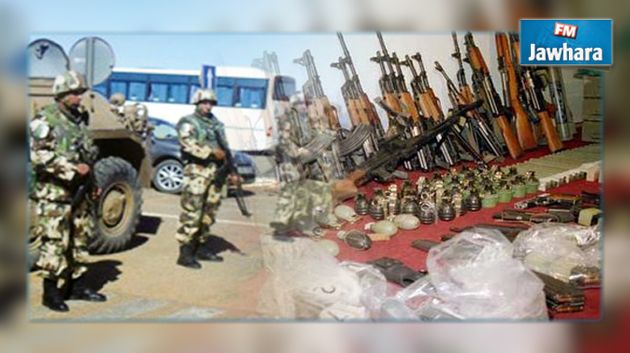الجيش الجزائري يحجز أسلحة و ذخيرة قرب الحدود مع مالي