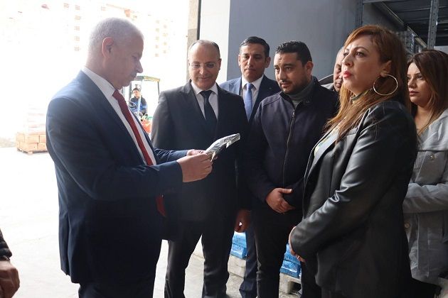 وزير التجارة يؤكد مواصلة التنسيق لتمكين المواطن من حاجياته الاستهلاكية