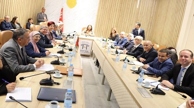 وزيرة المالية تتباحث مع وفد جزائري سبل إصلاح المالية العمومية في البلدين