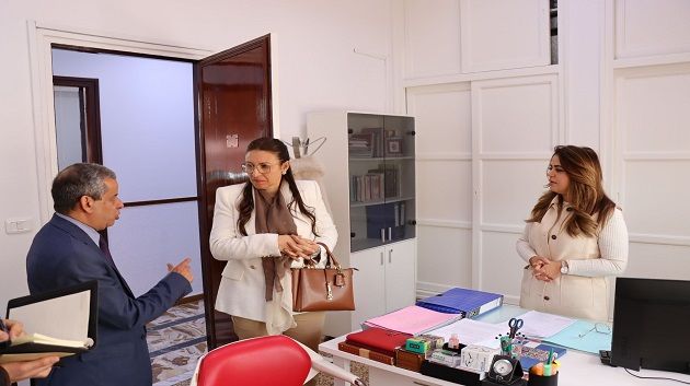 وزيرة المالية تؤدي زيارة إلى عدد من الإدارات العامة التابعة للوزارة