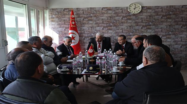 وزير التجارة يشرف على جلسة عمل بمقر الشركة التونسية لأسواق الجملة ببئر القصعة