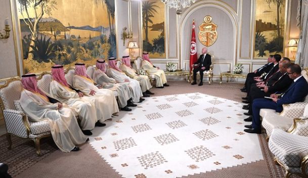 رئيس الجمهورية يستقبل وزير الداخلية السعودي الأمير عبد العزيز بن سعود