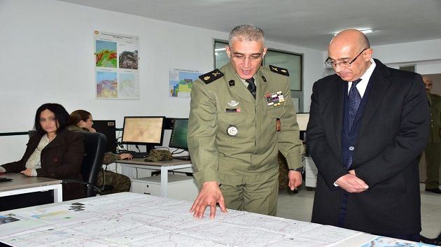 وزير الدفاع يزور المركز الوطني لرسم الخرائط والاستشعار عن بعد