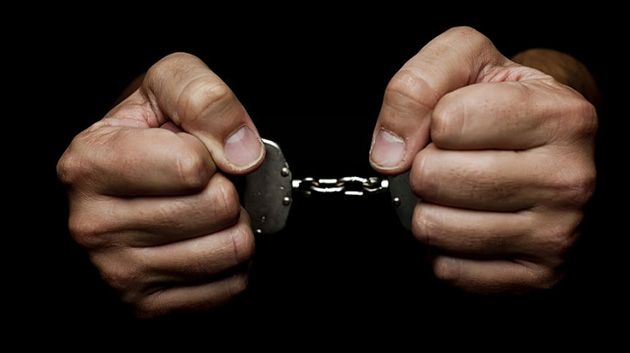 مرتكب سلسلة من السرقات من داخل سيارات في قبضة الأمن