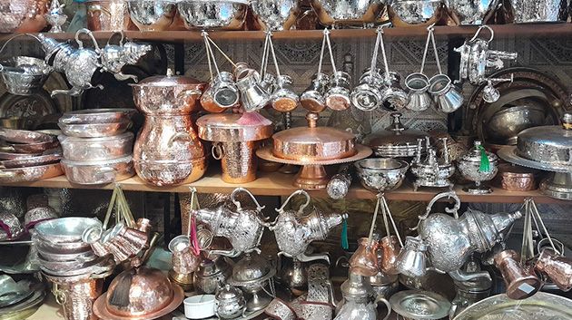 حرفة النحاس في القيروان: إرث متجدّد وإقبال متزايد قبيْل شهر رمضان