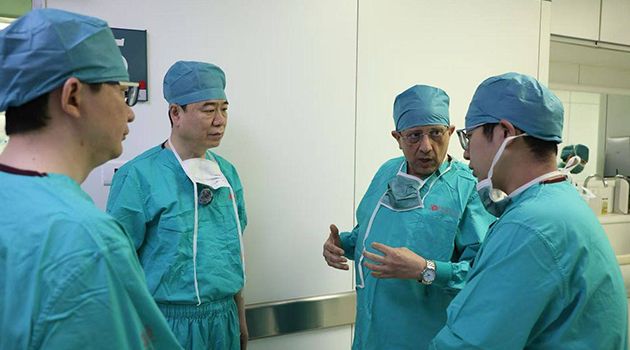وزير الصحة يزور مستشفيات صينية لتعزيز التعاون الطبي وتطوير الجراحة الروبوتية في تونس