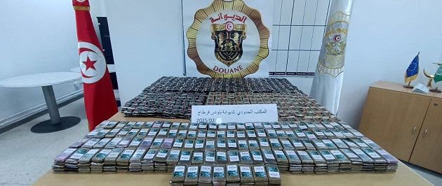مصالح الديوانة بمطار تونس قرطاج تحبط محاولة تهريب 96 كلغ من الزطلة