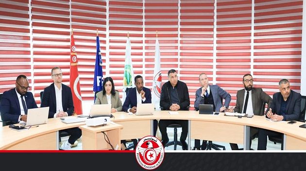 وفد من الفيفا يزور جامعة كرة القدم