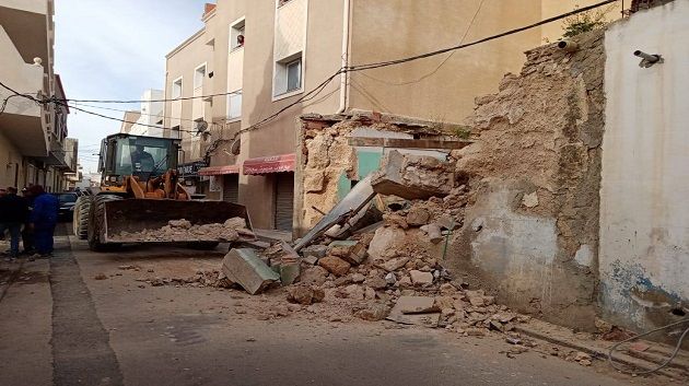 مساكن: هدم بناية آيلة للسقوط