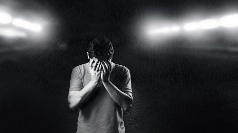 مختصة: 'لا يجب الاستهانة بالألم النفسي'