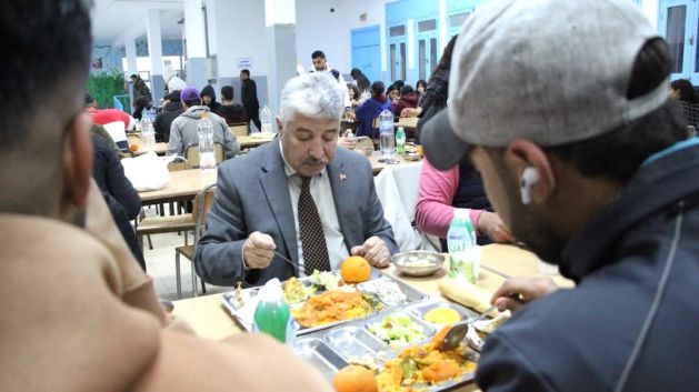 وزير التشغيل يعاين ظروف الإقامة والإعاشة في الوحدة الجهوية للمبيت والمطعم بأريانة