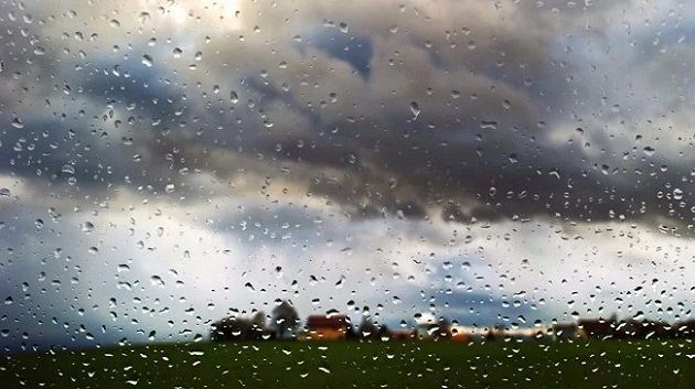 الليلة: أمطار متفرقة بأغلب المناطق وغزيرة بالجهات الشرقية