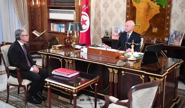 رئيس الدولة يؤكد ضرورة إلغاء العمل بالمناولة وبعقود الشغل محدودة الزمن 