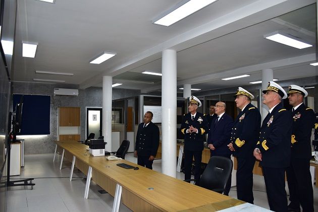 وزير الدفاع الوطني يزور القاعدة البحرية الرئيسية بحلق الوادي