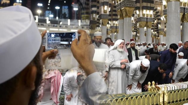 مفتي السعودية يصدر فتوى حول تصوير الصلوات وبثّها على مواقع التواصل الاجتماعي
