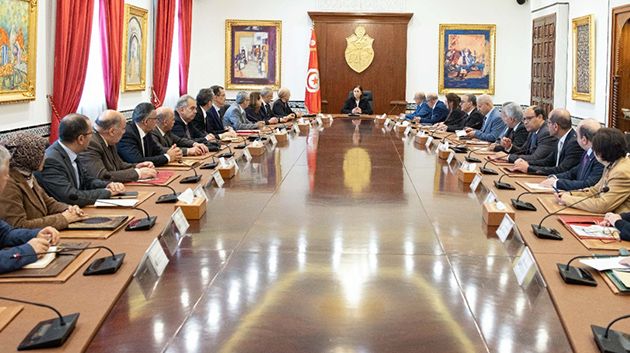بعد ساعات من تعيينها.. رئيسة الحكومة تشرف على أوّل اجتماع بالفريق الوزاري