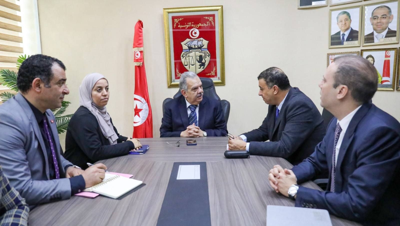 وزير الشباب والرياضة يلتقي بجامعة كرة القدم