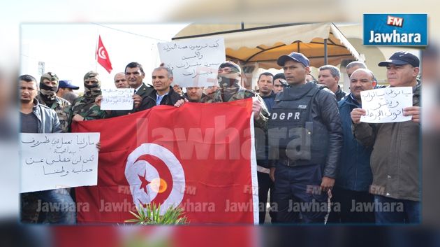 قابس : الأمن يحتج ويهدد بالإضراب