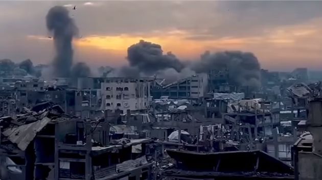 بكلمات مزلزلة ومن تحت أنقاض القطاع صرخة استغاثة للعالم: 'هل تسمعون؟ هل من مجيب ؟'