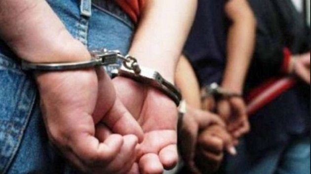 الكاف: إيقاف 3 أشخاص قاموا بسرقة مصوغ و مبلغ مالي من داخل منزل