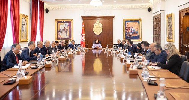 رئيسة الحكومة تشرف على اجتماع للتسريع في أشغال 4 مشاريع بقطاعي الصحة والبنية التحتيّة