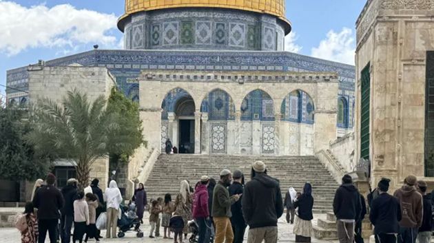 آلاف المستوطنين يقتحمون المسجد الأقصى