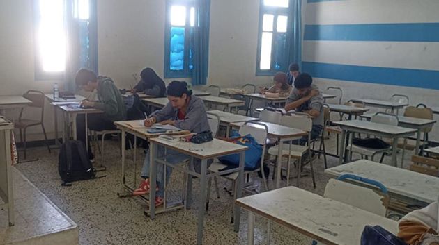 المعهد النموذجي بأريانة يحتضن فعاليات الأولمبياد الوطني للعلوم الفيزيائية