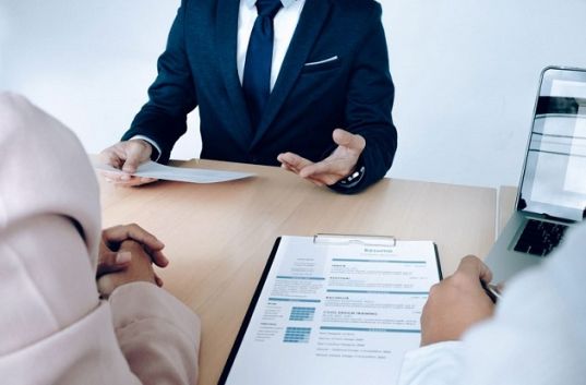 عقود التشغيل بالخارج.. نحو إقرار عقوبات جزائية لأول مرة ضد الشركات المخالفة
