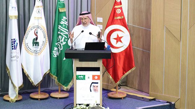 كلية الطب بسوسة: الدكتور عبدالله الربيعة يُلقي محاضرة ملهمة حول الطب والعمل الإنساني