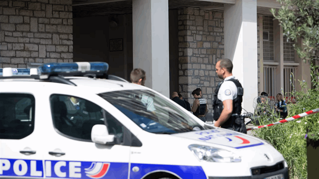 فرنسا: قتيل وجرحى في عملية طعن بمدرسة