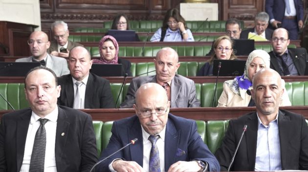 نواب يدعون إلى حلّ إشكالية المشاريع الصحية المعطلة في الجهات