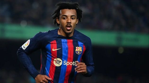 تقارير: راحة ب3 أسابيع لمدافع برشلونة جول كوندي