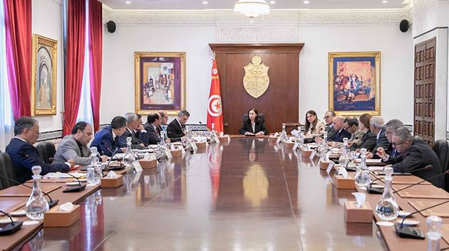 جلسة عمل للنظر في تسريع إتمام المشاريع الخاصّة بقطاع النّقل