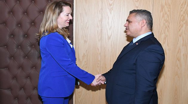 وزير الداخلية يلتقي المديرة العامة للمنظمة الدّوليّة للهجرة