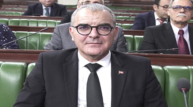 وزير الاقتصاد يردّ على وصف البرلمان بـ