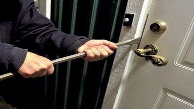 بينهم أطفال: القبض على متورطين في سرقة مصوغ من منزل في الهوارية