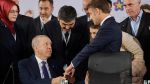 مصافحة 'غريبة' بين أردوغان وماكرون تُثير جدلاً واسعاً (فيديو)