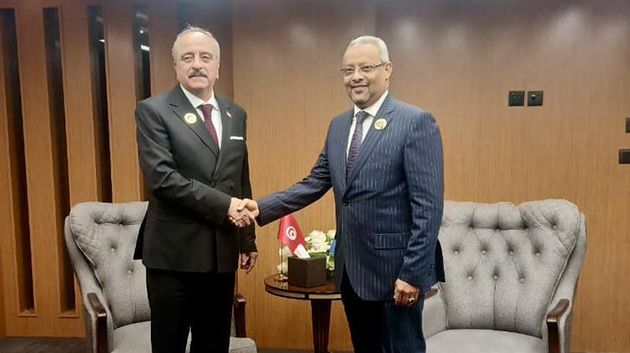 وزير الخارجية يلتقي نظيره الجيبوتي بمناسبة مشاركته في أشغال القمة العربية ببغداد