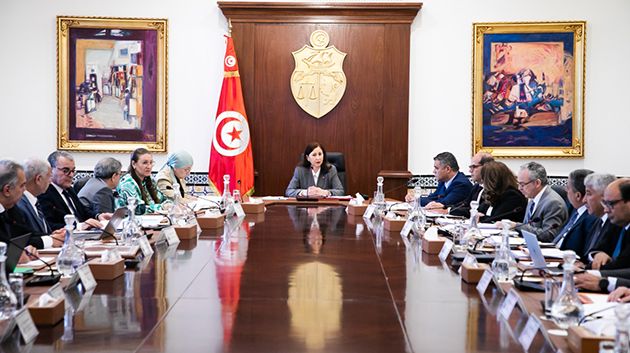 رئيسة الحكومة تدعو إلى تسريع إنجاز المشاريع العمومية ذات الطابع الاقتصادي والاجتماعي