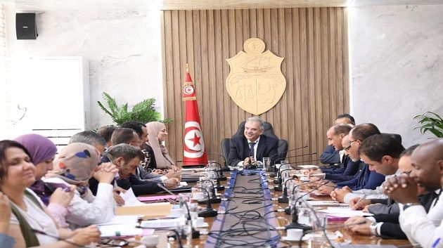 مشاريع صفاقس محور لقاء وزير الرياضة مع والي الجهة و هيئة النادي الصفاقسي
