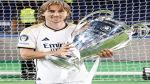 لوكا مودريتش يُعلن رحيله عن ريال مدريد بعد مسيرة أسطورية
