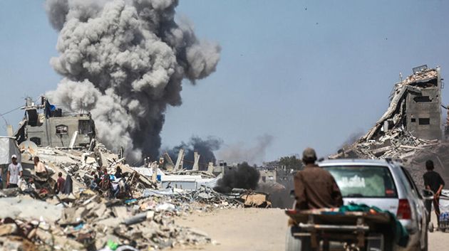 قصف إسرائيلي عنيف يستهدف مدرسة تؤوي نازحين