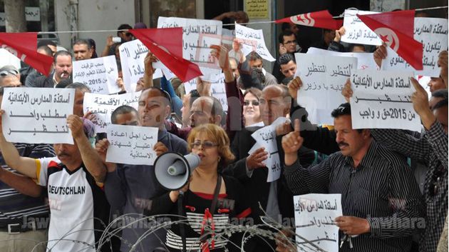 وقفة احتجاجية للأساتذة المعلمين