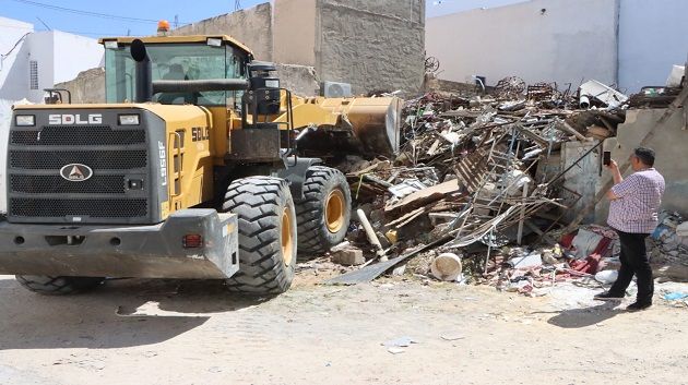 كانت تمثّل خطرا على المارّة: هدم بناية متداعية للسقوط في المنستير