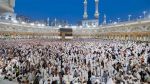 حجاج بيت الله الحرام يؤدون طواف الإفاضة