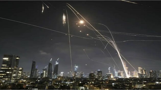 إيران: 'نستعد لإطلاق 2000 صاروخ'