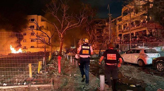 قتلى وجرحى بعد هجمات صاروخية إيرانية ضربت تل أبيب وحيفا